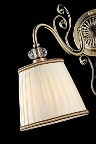 Бра Maytoni Vintage ARM420-01-R